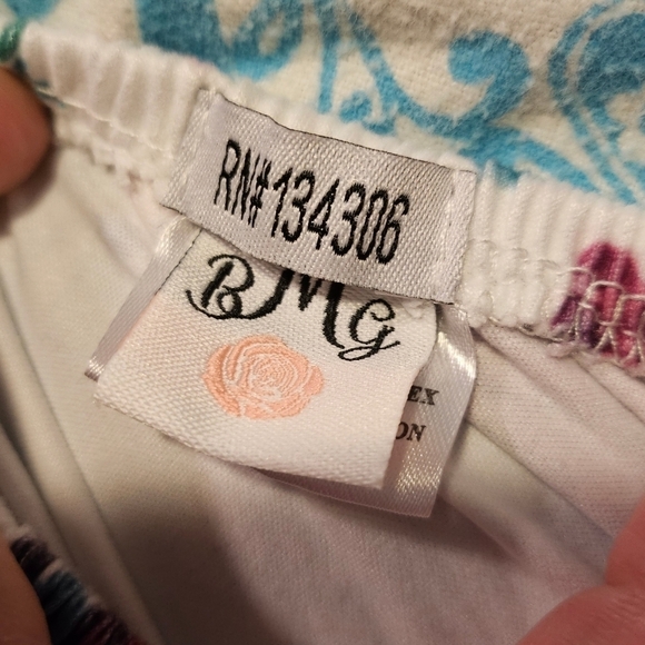 BMG Boutique 2pc Easter Top & Distressed Patched Denim Capris Size 2XL or 6 yrs - Picture 11 of 12